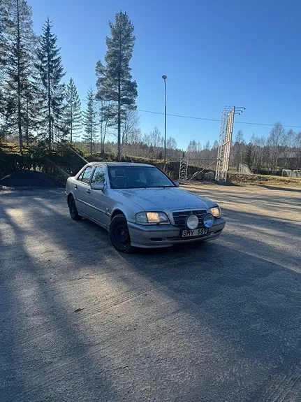 Mercedes-Benz C240