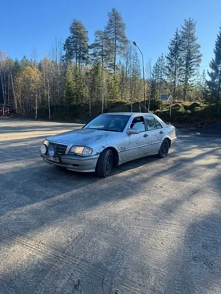 Mercedes-Benz C240 1998 photo 4