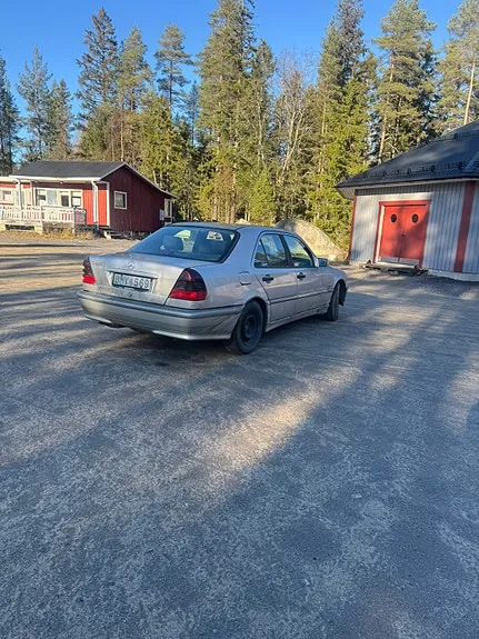 Mercedes-Benz C240 1998 photo 2