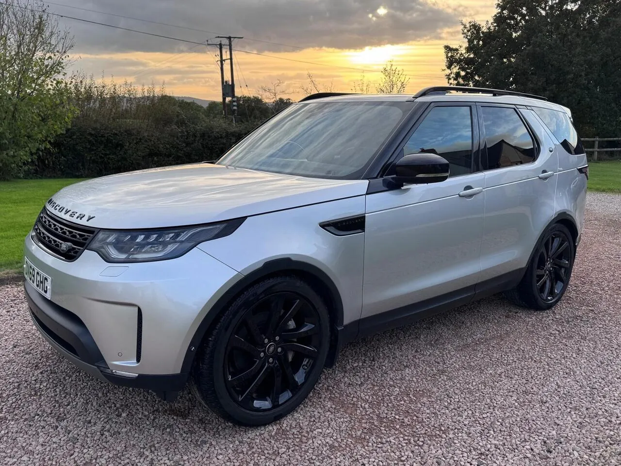 Land Rover Discovery 2019 photo 2