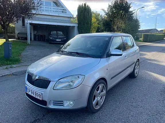 Skoda Fabia 2008 photo 2