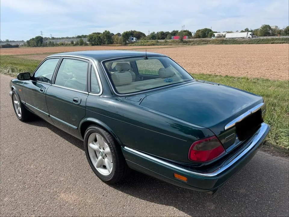 Jaguar Xj6