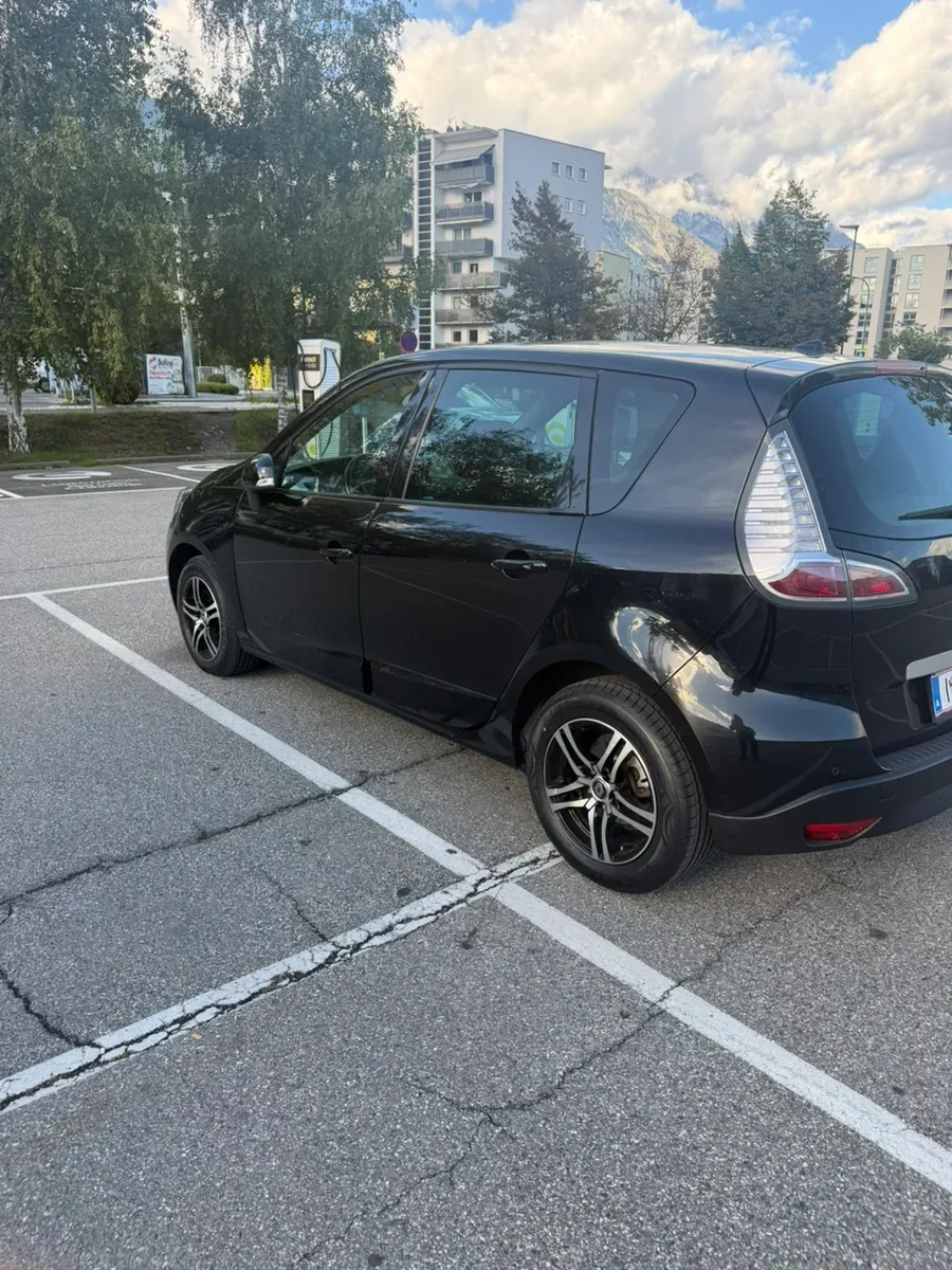 Renault Scenic 2013 photo 2