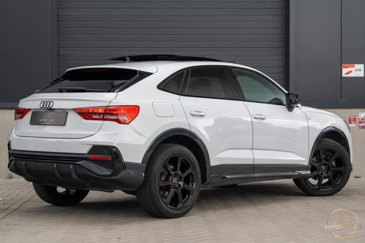 Audi Q3 2021 photo 2