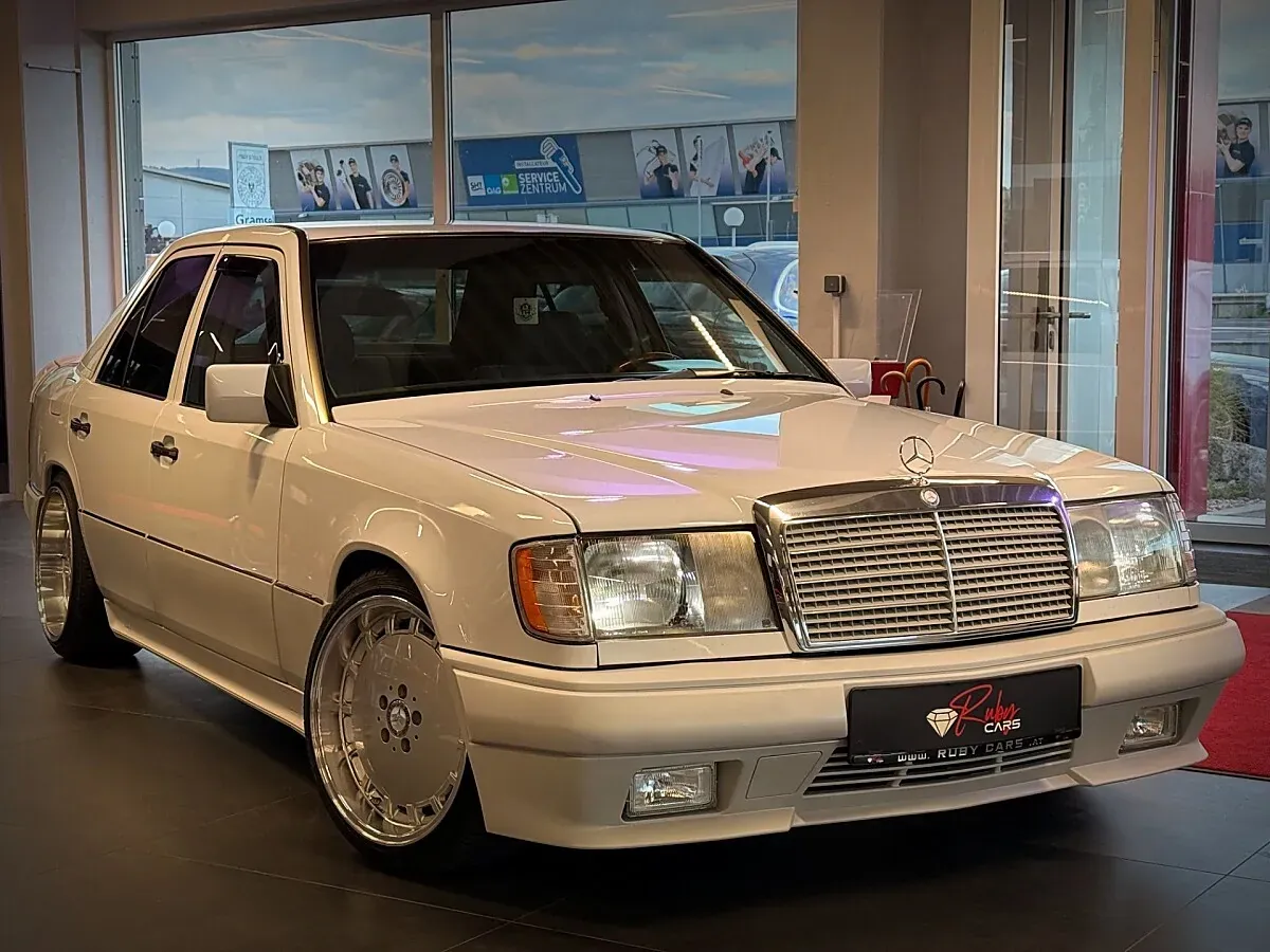 Mercedes-Benz 230 E W12 1990 photo 2