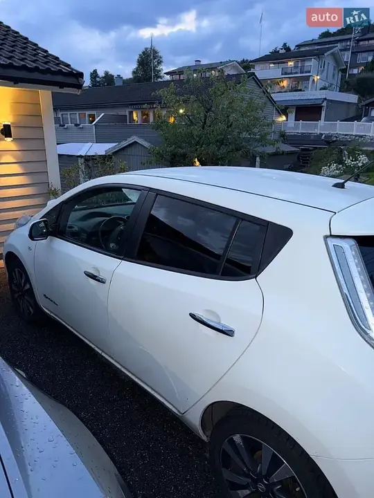 Nissan Leaf 2015 photo 3