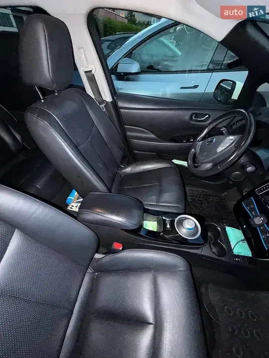 Nissan Leaf 2015 photo 4