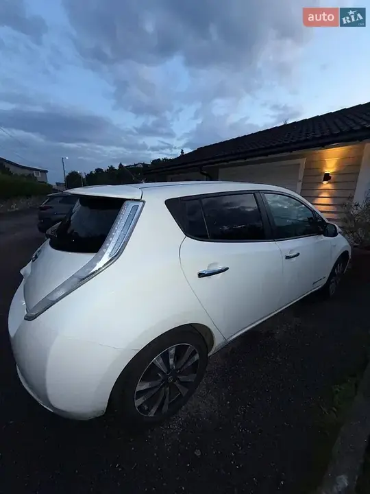 Nissan Leaf 2015 photo 2