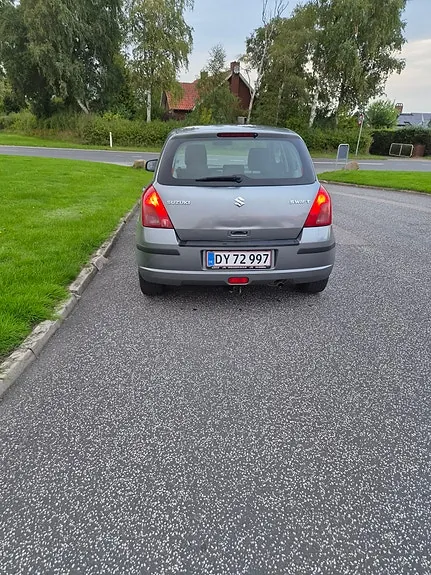 Suzuki Swift 2005 photo 2