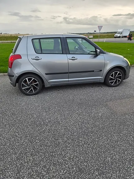 Suzuki Swift 2005 photo 3