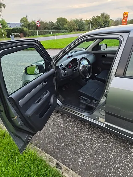 Suzuki Swift 2005 photo 5