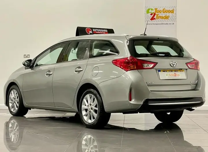 Toyota Auris 2015 photo 5