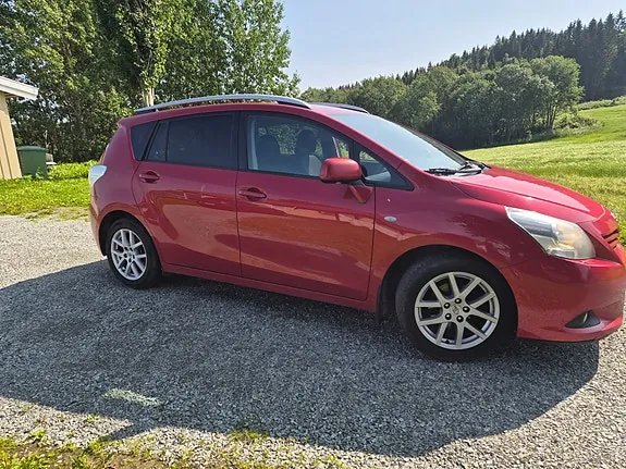 Toyota Verso 2012 photo 2