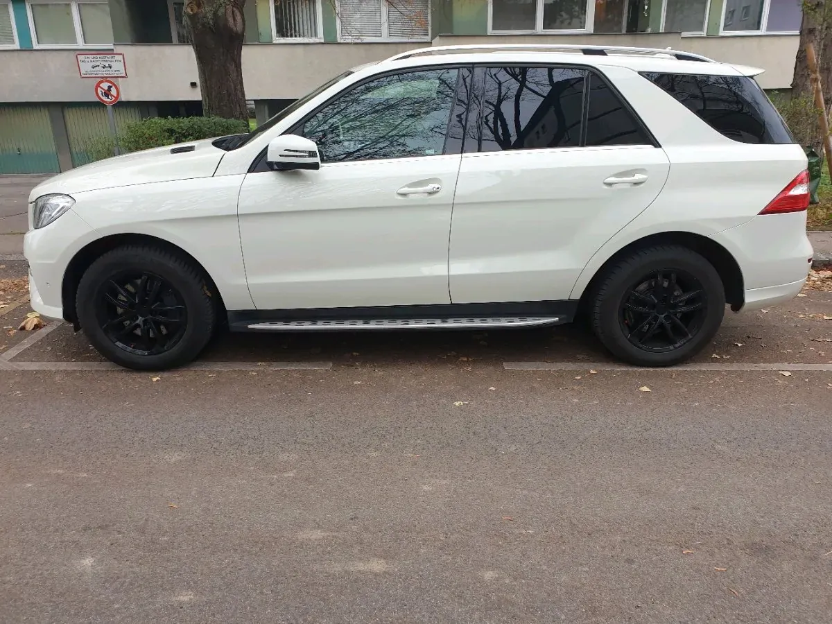 Mercedes-Benz M-Class 2012 photo 2