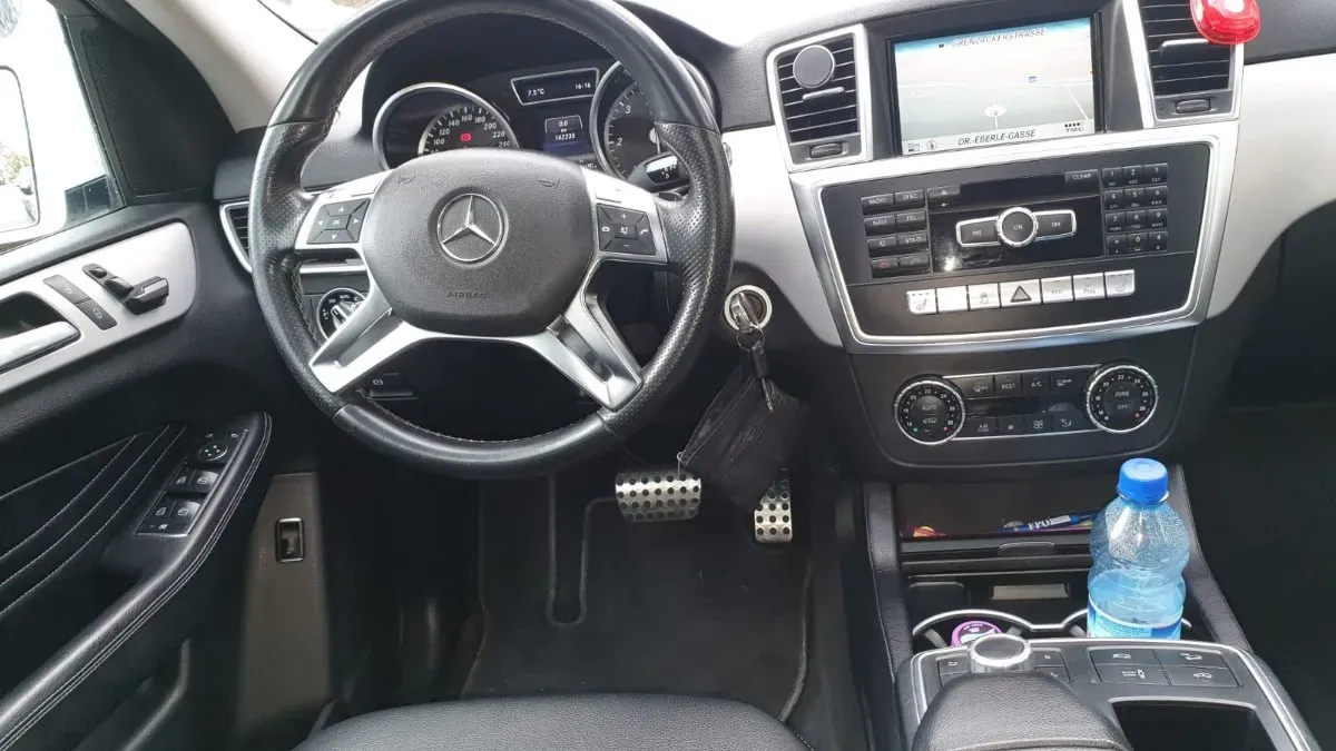 Mercedes-Benz M-Class 2012 photo 3