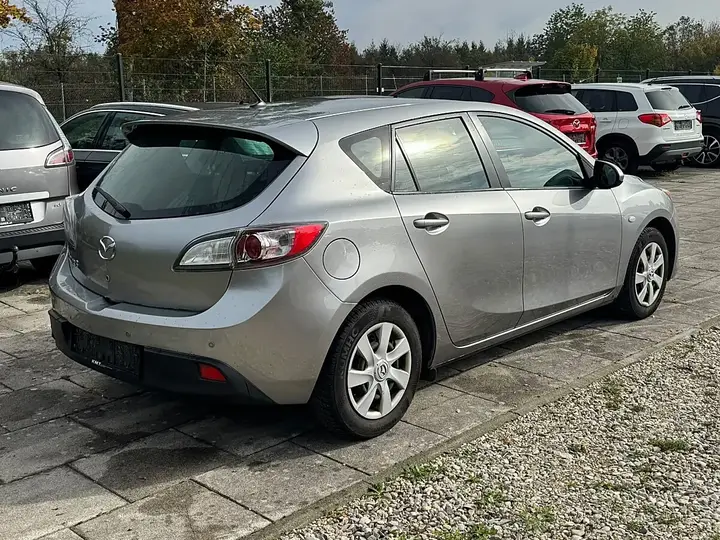 Mazda Mazda3 2011 photo 3