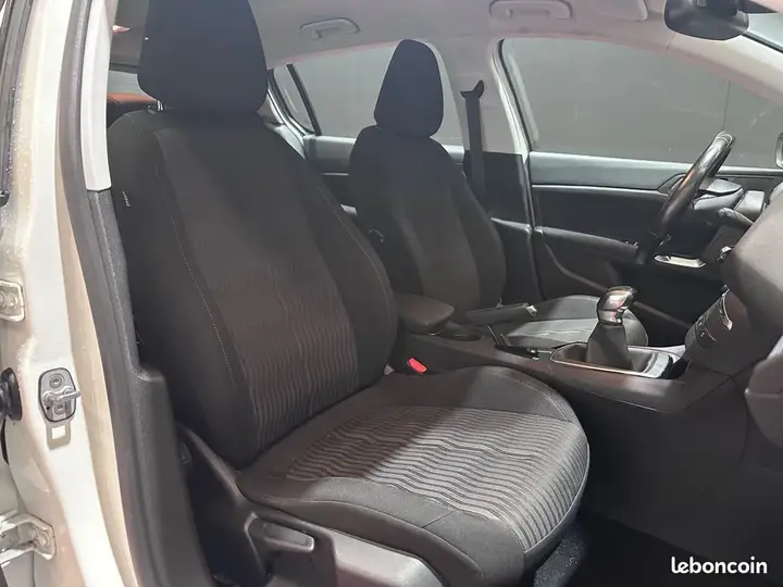 Peugeot 308 2015 photo 5