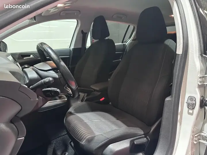 Peugeot 308 2015 photo 4