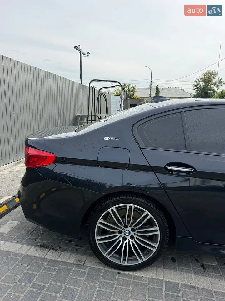 BMW 5 Series 2018 photo 5