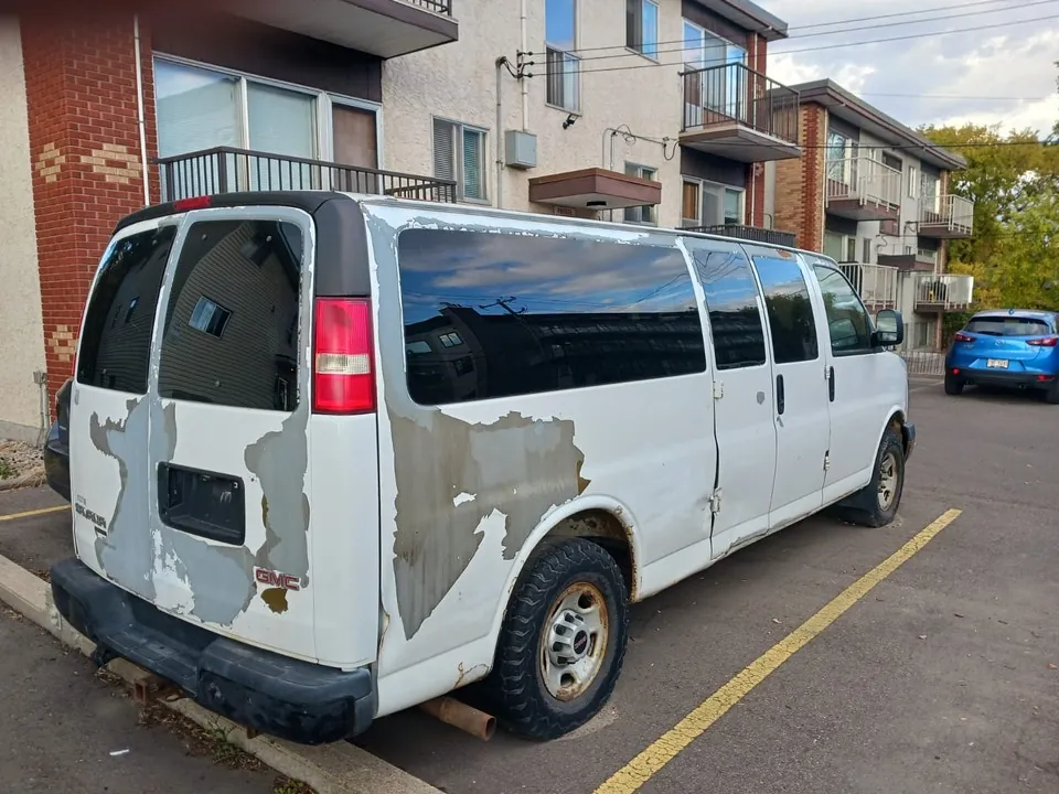 GMC Savanna 2009 photo 2