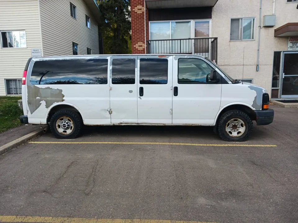 GMC Savanna 2009 photo 3