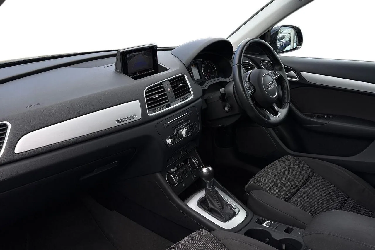 Audi Q3 2017 photo 2