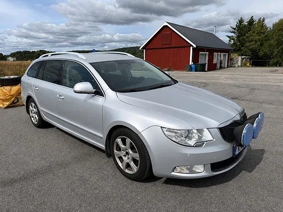 Skoda Superb 2010 photo 2