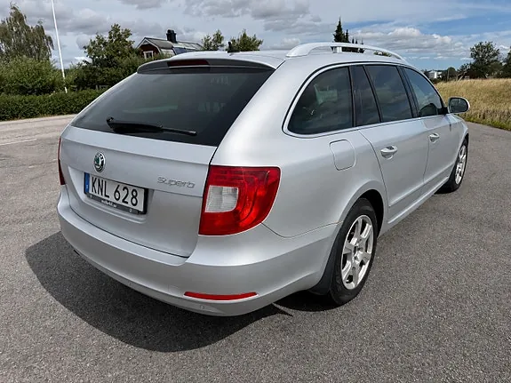Skoda Superb 2010 photo 3