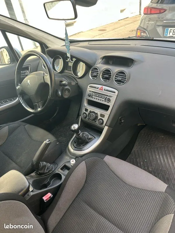 Peugeot 308 2010 photo 2