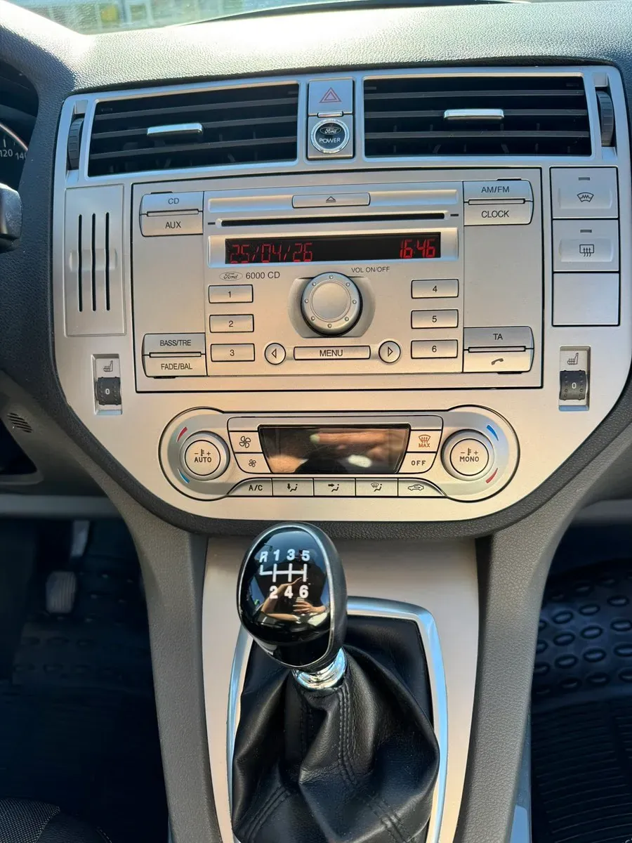 Ford Kuga 2012 photo 3