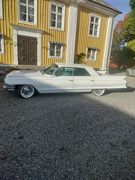 Cadillac Series 62 1962 photo 2