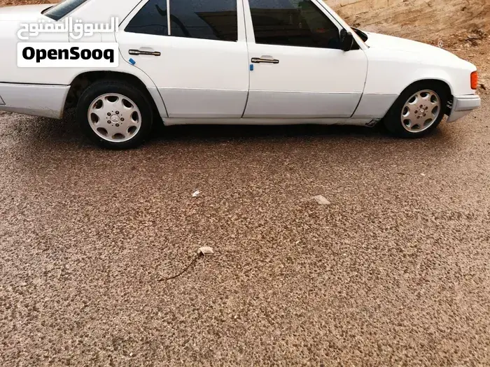 Mercedes-Benz E-Class 1995 photo 3