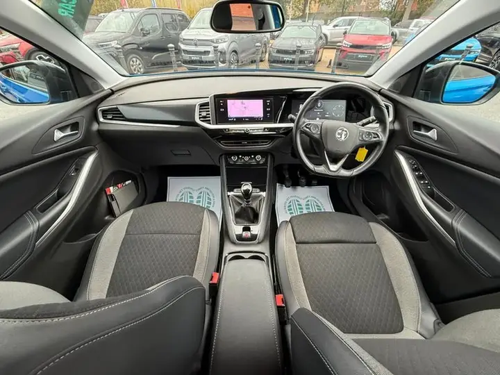 Vauxhall Grandland 2022 photo 2