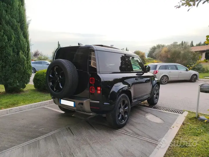 Land Rover Defender 2024 photo 4