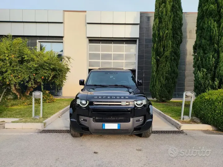 Land Rover Defender 2024 photo 2