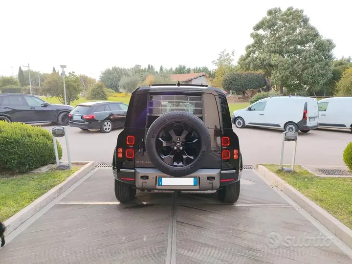Land Rover Defender 2024 photo 5