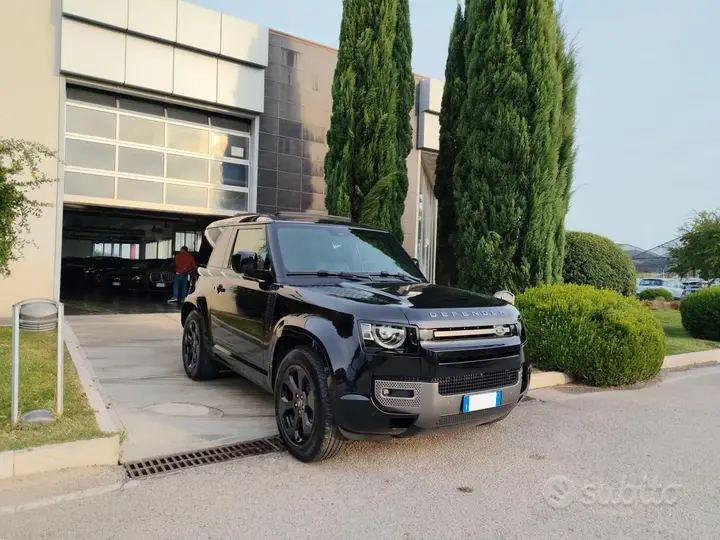 Land Rover Defender 2024 photo 3