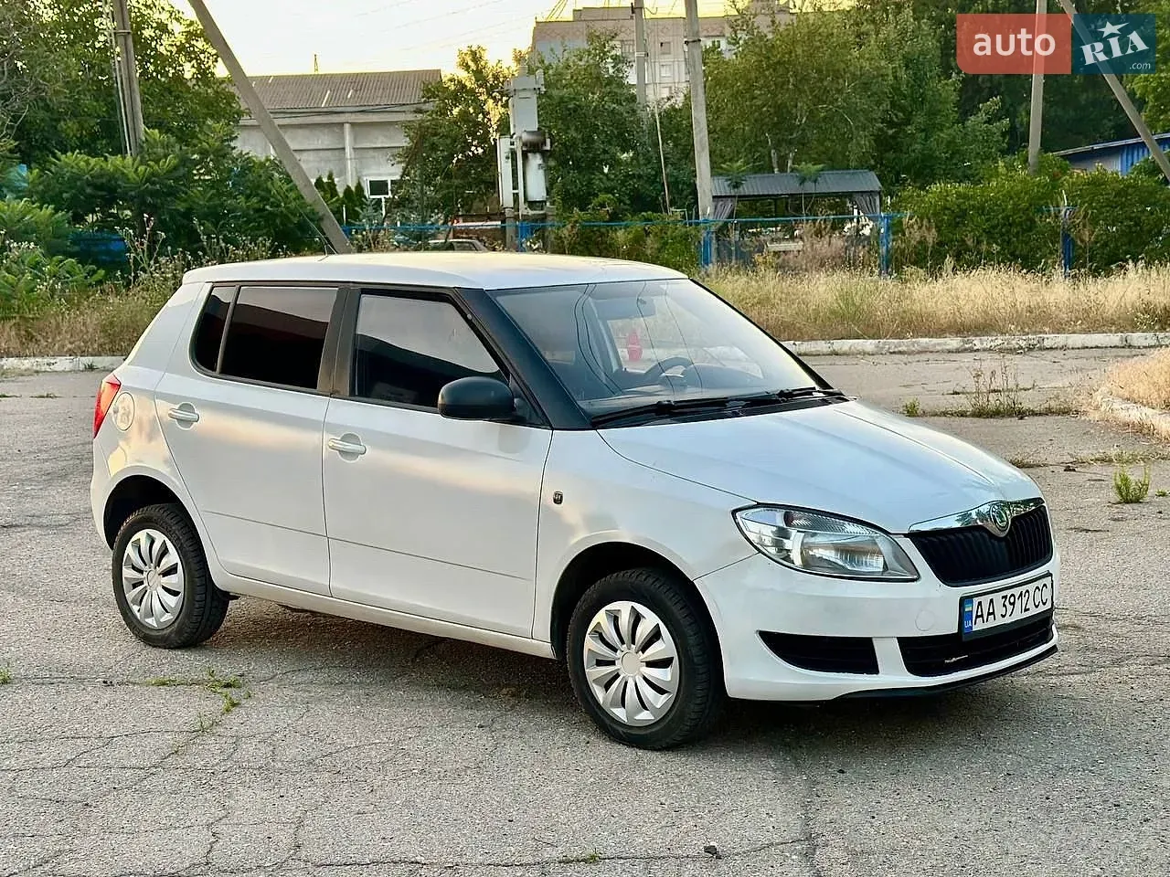 Skoda Fabia 2012 photo 3