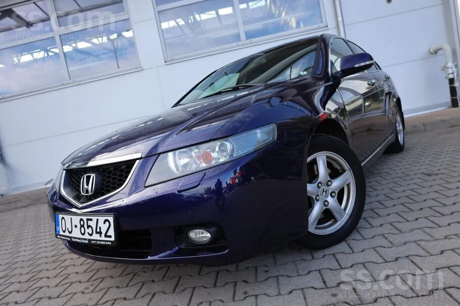 Honda Accord 2004 photo 2