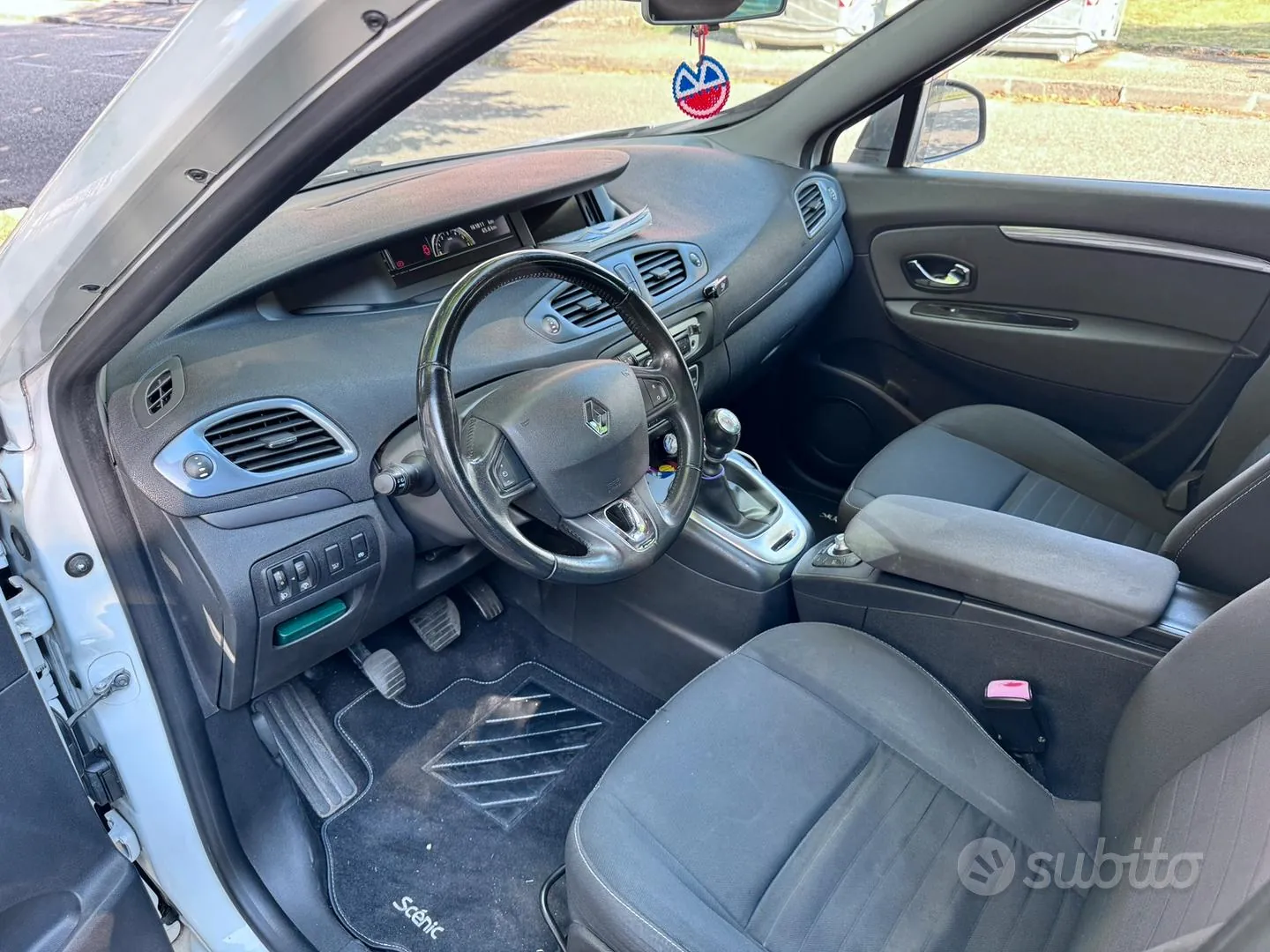 Renault Scenic 2016 photo 2