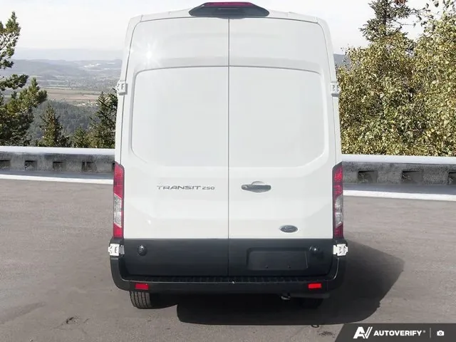 Ford Transit 2025 photo 5
