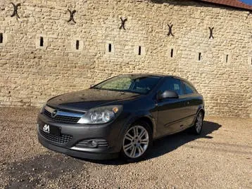 Opel Astra 2009 photo 2