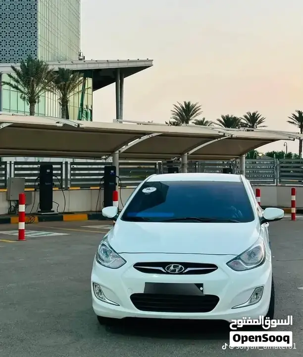 Hyundai Accent 2012 photo 4