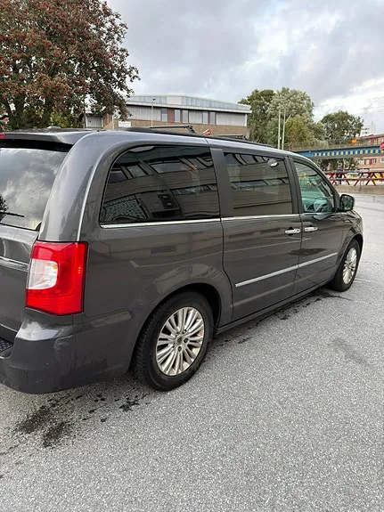 Lancia Voyager 2015 photo 3