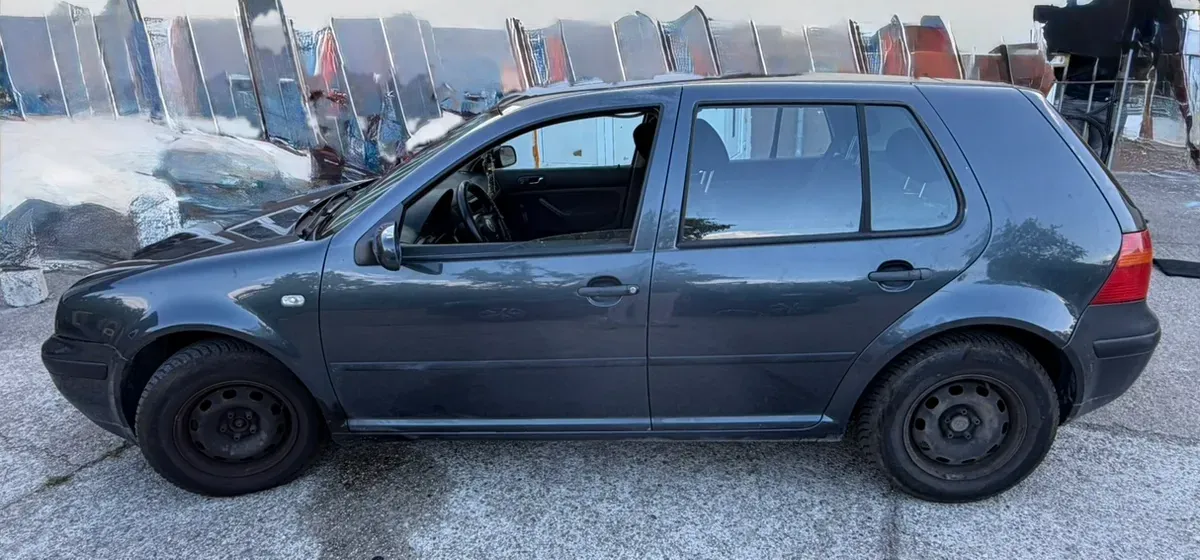 Volkswagen Golf 2002 photo 3