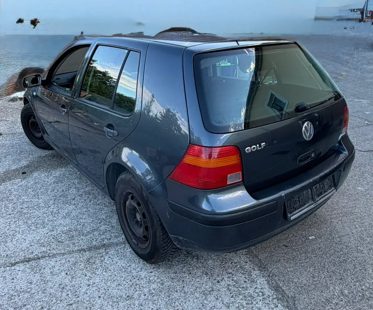Volkswagen Golf 2002 photo 2