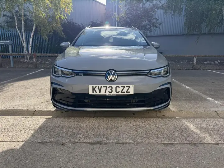 Volkswagen Golf 2023 photo 2