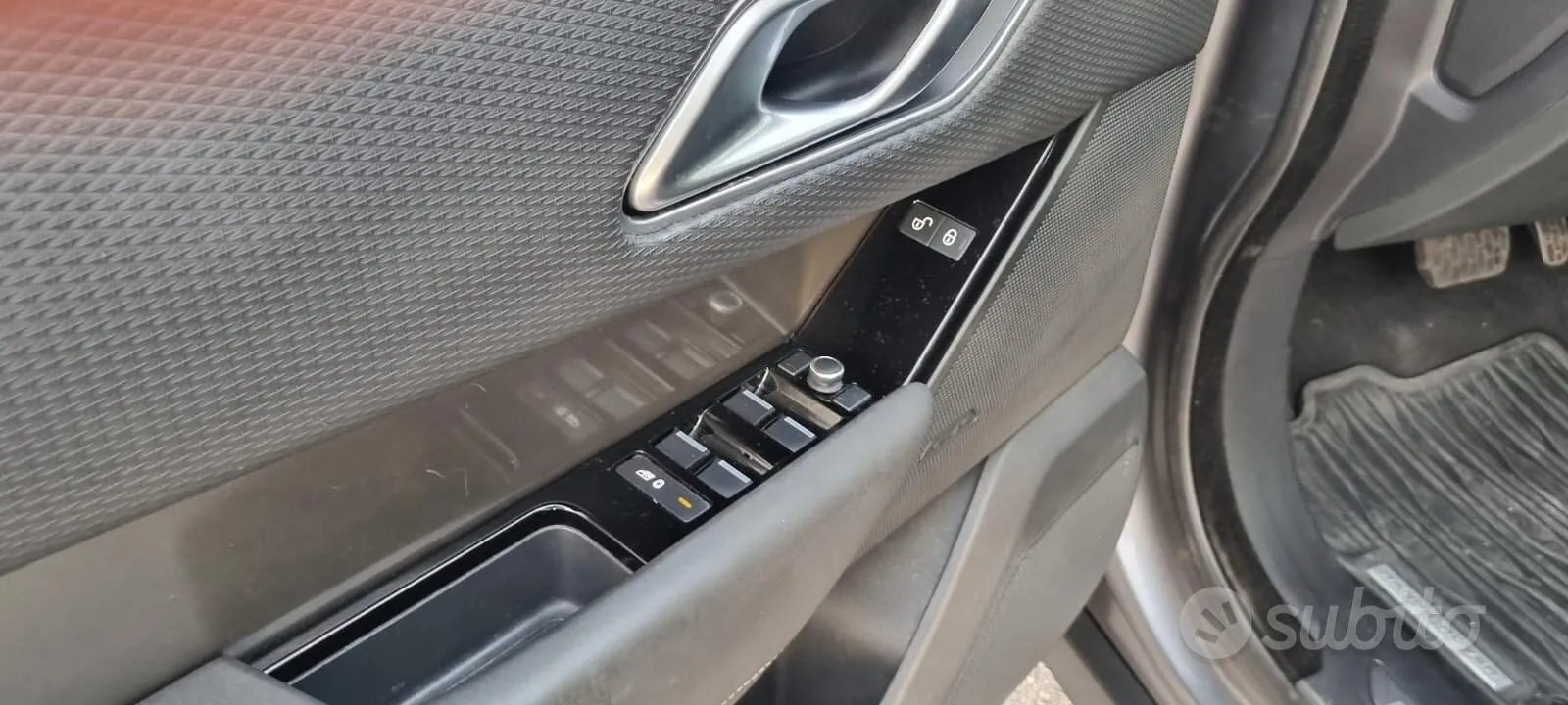 Land Rover Range Rover Velar 2019 photo 5