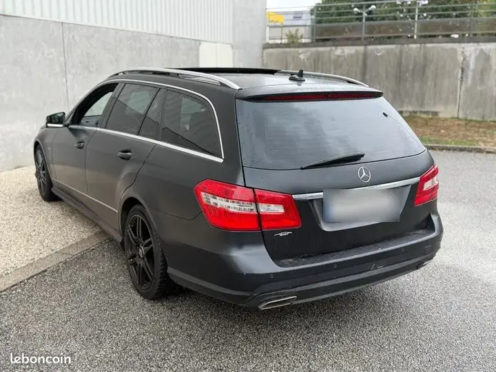 Mercedes-Benz E-Class 2012 photo 2
