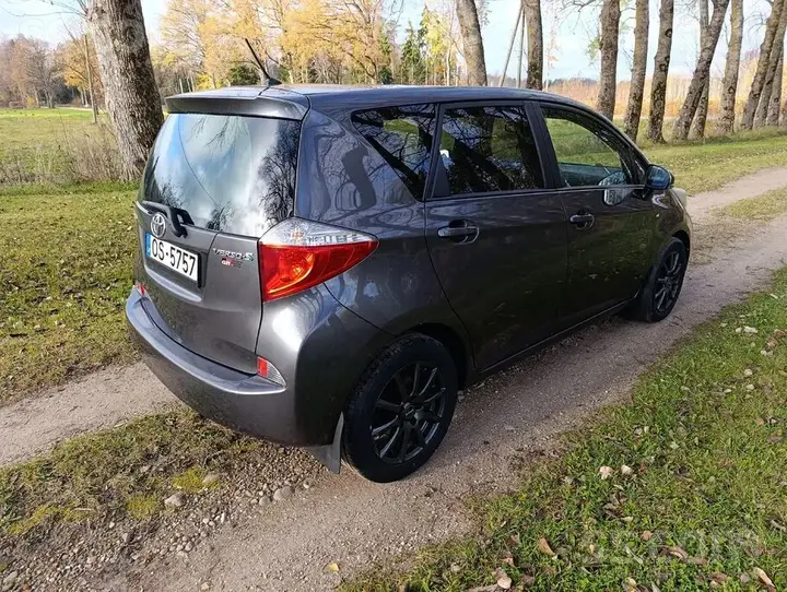 Toyota Verso-S 2011 photo 5